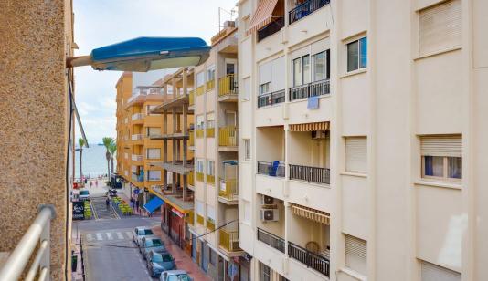 SE VENDE BONITO Y LUMINOSO APARTAMENTO !!!!!! PASEO MARITIMO!!! INMEJORABLE SITUACION!!! image 0