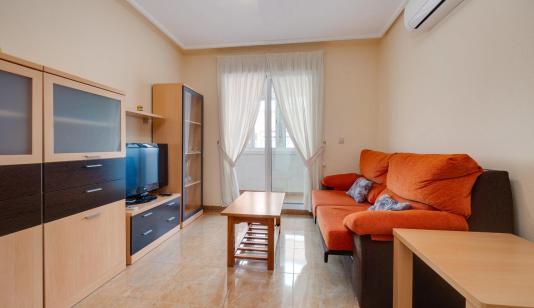 Apartamento de dos dormitorios, piscina y garaje en Torrevieja image 0