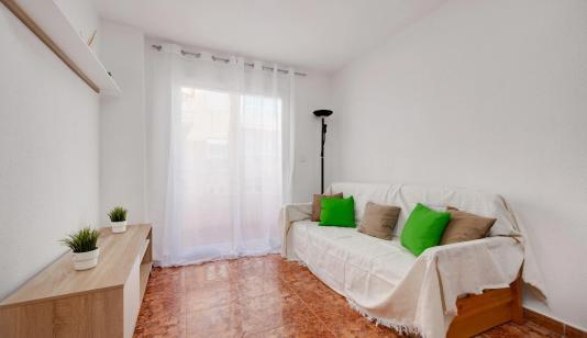 APARTAMENTO EN TORREVIEJA SITUADO A 650 METROS DE LA PLAYA DEL CURA image 0