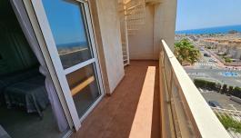 !Vistas panorámicas al mar, garaje, trastero, solarium privado!... Piscina común. image 3