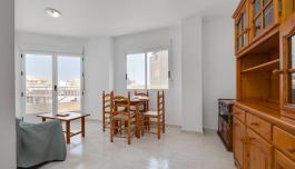 SE VENDE BONITO Y LUMINOSO APARTAMENTO EN AVD. DE LAS HABANERAS!!!! GARAJE Y TRASTERO OPCIONAL!!! image 2