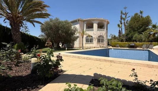 Villa familiar en la zona de El Chaparral, Torrevieja image 0