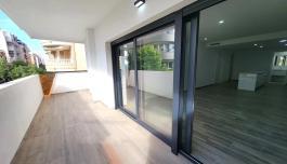 Moderno apartamento muy espacioso, en esquina, 3 dormitorios, 3 baños, parking, piscina, a 5 minutos a pie de la Playa del Cura image 4