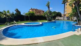 !Vistas panorámicas al mar, garaje, trastero, solarium privado!... Piscina común. image 1