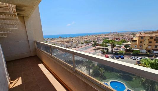 !Vistas panorámicas al mar, garaje, trastero, solarium privado!... Piscina común. image 0
