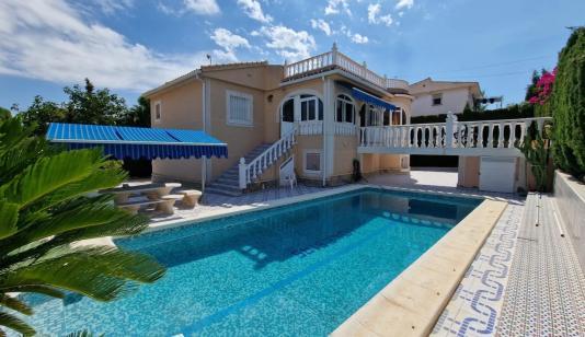 Town house for sale in Torrevieja, Spain. Los Balcones area, 5 bedrooms, 160 m² image 0