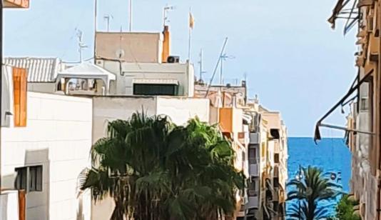 Apartment for sale in Torrevieja, Spain. Centro area, 4 bedrooms, 125 m² image 0