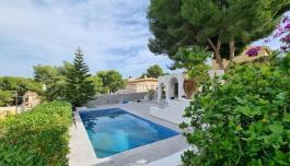 Buy real estate in Torrevieja, Spain. Los Balcones area, 6 bedrooms, 286 m² image 1