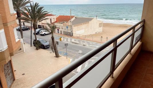 Buy real estate in Guardamar del Segura, Spain. Playa area, 3 bedrooms, 92 m² image 0