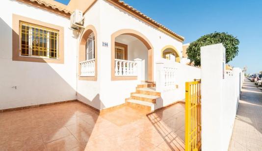 Buy an Bungalow in Torrevieja, Spain. El limonar area, 2 bedrooms, 57 m² image 0