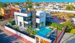 Villa en Torrevieja, España. Zona de la  Torreta florida, 3 dormitorios, 230 m² image 3