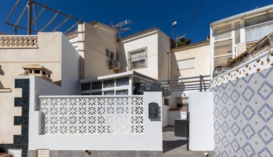 Bungalow for sale in Torrevieja, Spain. Torretas area, 2 bedrooms, 46 m² image 0