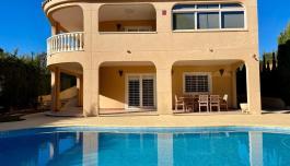 Torrevieja, real estate. Eliseos playa area, 4 bedrooms, 325 m² image 3