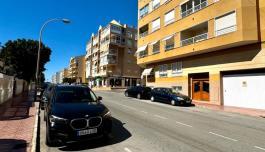 Buy real estate in Guardamar del Segura, Spain. Pueblo area, 2 bedrooms, 298 m² image 2