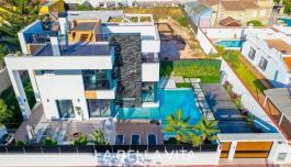 Villa en Torrevieja, España. Zona de la  Torreta florida, 3 dormitorios, 230 m² image 1