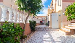 Bungalow for sale in Orihuela Costa, Spain. Cabo Roig area, 3 bedrooms, 86 m² image 3