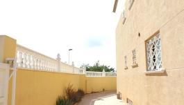 Buy property in Torrevieja, Spain. Torretas area, 6 bedrooms, 257 m² image 5