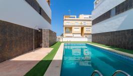 Town house for sale in Guardamar del Segura, Spain. Pueblo area, 3 bedrooms, 138 m² image 3