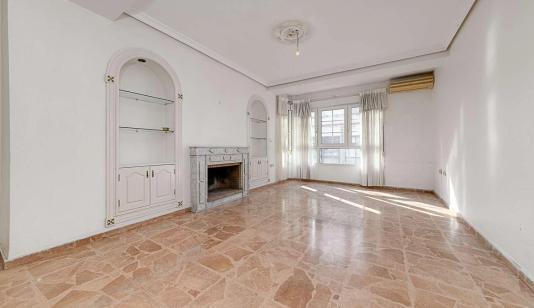 Torrevieja, Spain. Real Estate. Centro area, 5 bedrooms, 243 m² image 0