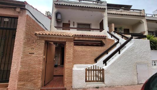 Bungalow en Torrevieja, España. Zona de la  Playa de los Locos, 3 dormitorios, 80 m² image 0