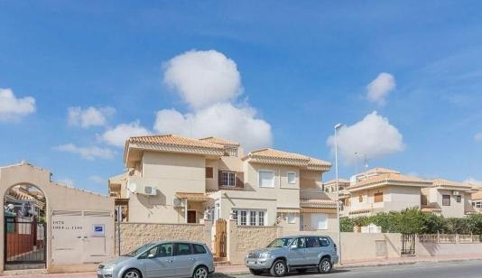 Buy an Bungalow in Orihuela Costa, Spain. La Zenia area, 3 bedrooms, 195 m² image 0