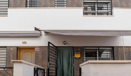 Town house for sale in Guardamar del Segura, Spain. Pueblo area, 3 bedrooms, 138 m² image 0