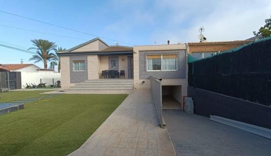 Buy an Town house in Torrevieja, Spain. Eliseos playa area, 3 bedrooms, 139 m² image 0