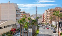 Venta de Piso en Torrevieja, España. Zona de la  Playa de los Locos, 5 dormitorios, 212 m² image 3