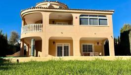 Torrevieja, real estate. Eliseos playa area, 4 bedrooms, 325 m² image 1