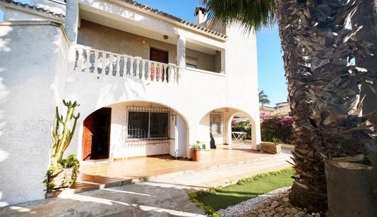 Orihuela Costa, Spain. Buy an Town house . Campoamor area, 7 bedrooms, 212 m² image 0
