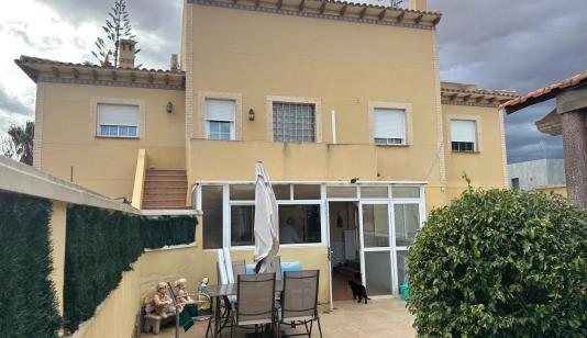 Torrevieja, España. Bienes raíces. Zona de la  Torreta florida, 7 dormitorios, 264 m² image 0