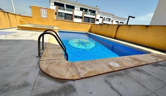Guardamar del Segura, España. Comprar un Bungalow. Zona de la  Carrer Carcaixent, 3 dormitorios, 168 m² image 0