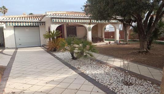 Orihuela Costa, España. Bienes raíces. Zona de la  Campoamor, 4 dormitorios, 212 m² image 0