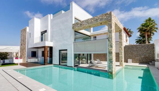 Villa in Torrevieja, Spain. torrevieja area, 4 bedrooms, 285 m² image 0
