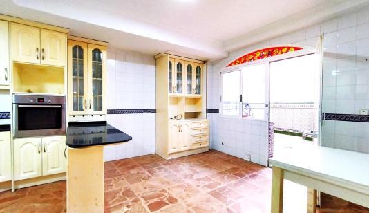 Property in Torrevieja. Centro area, 5 bedrooms, 243 m² image 0