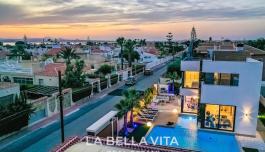 Villa en Torrevieja, España. Zona de la  Torreta florida, 3 dormitorios, 230 m² image 4