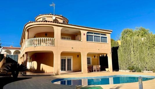Torrevieja, real estate. Eliseos playa area, 4 bedrooms, 325 m² image 0