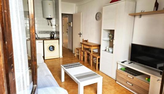 Buy real estate in Torrevieja, Spain. Calas blanca area, 1 bedroom, 52 m² image 0